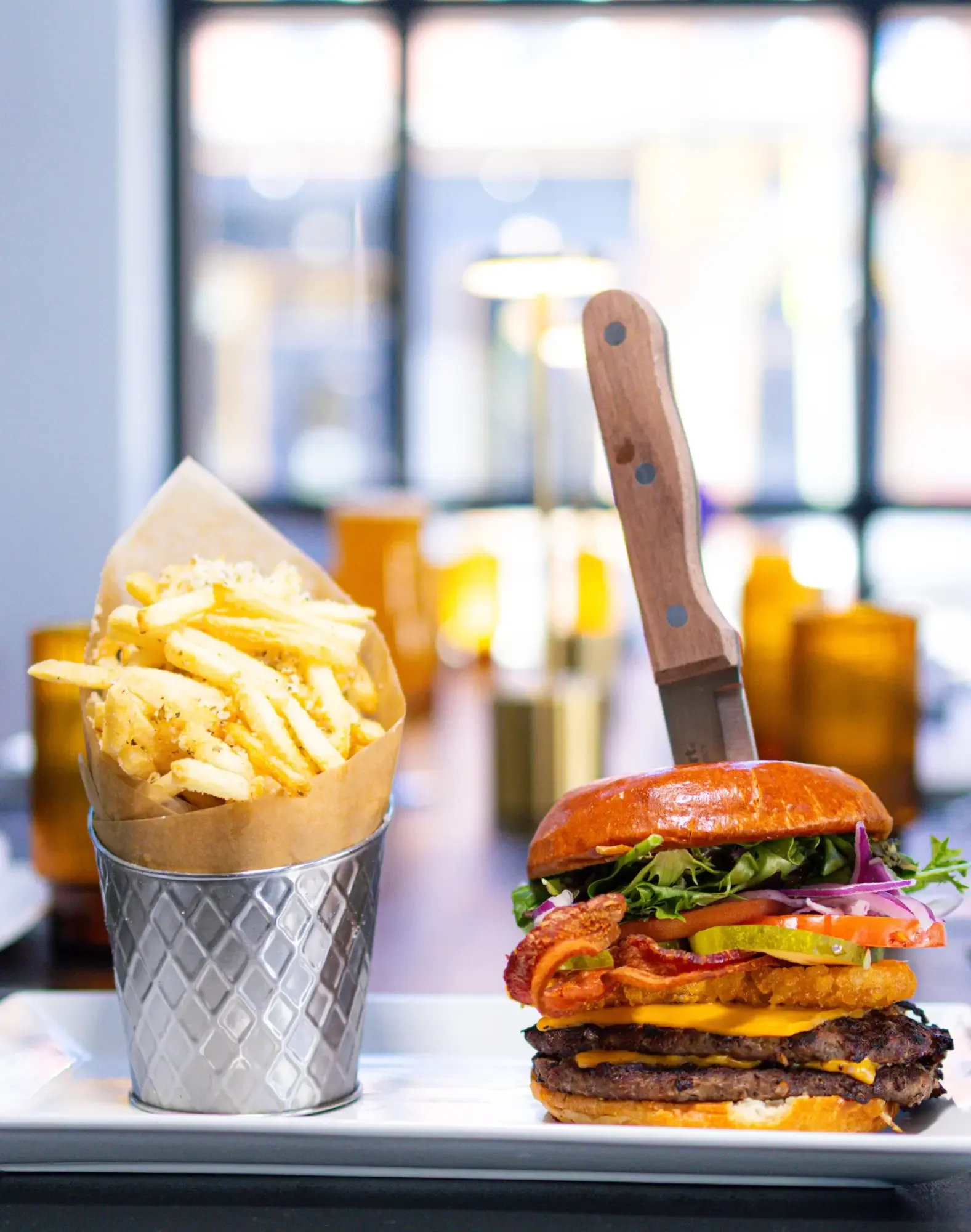 American Burger with Potatoes
